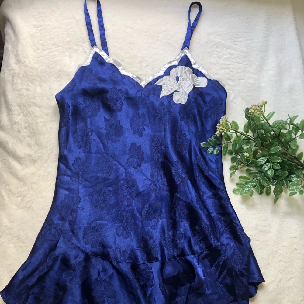 VS • gold label royal blue embroidered chemise S